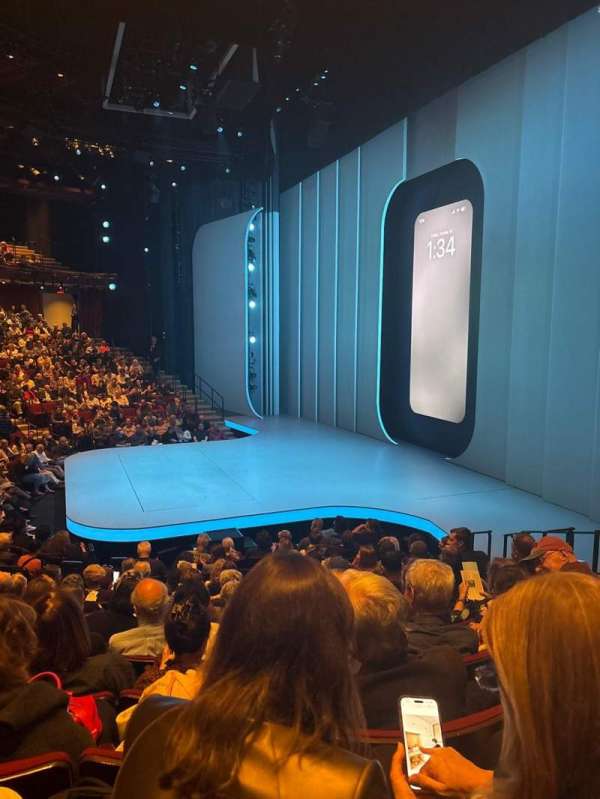 Vivian Beaumont Theater, section: Orchestra R, row: N, seat: 512