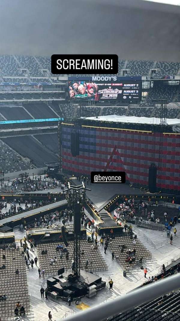 MetLife Stadium, section: 318, row: 1, seat: 24