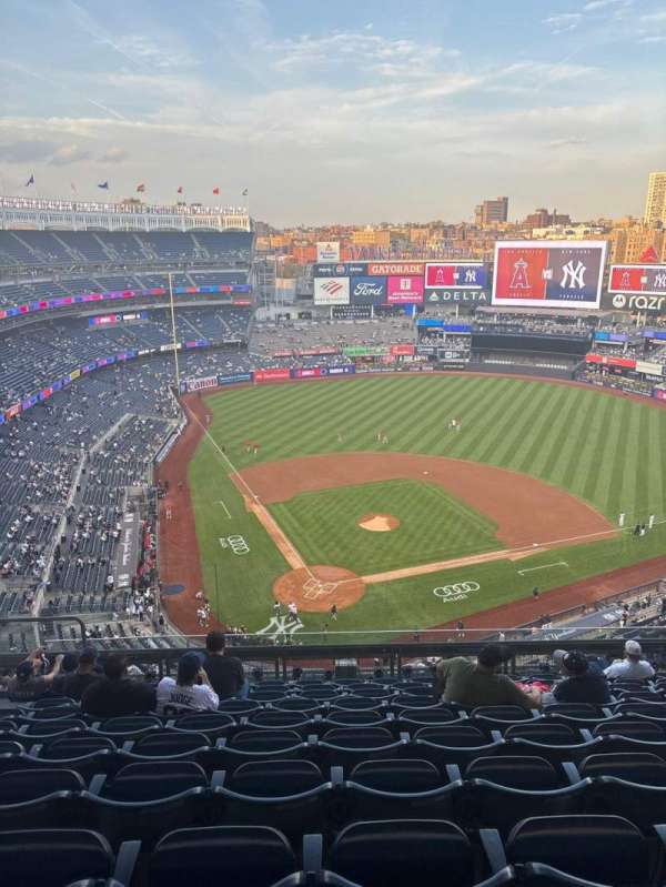 Yankee Stadium, section: 419, row: 10, seat: 18