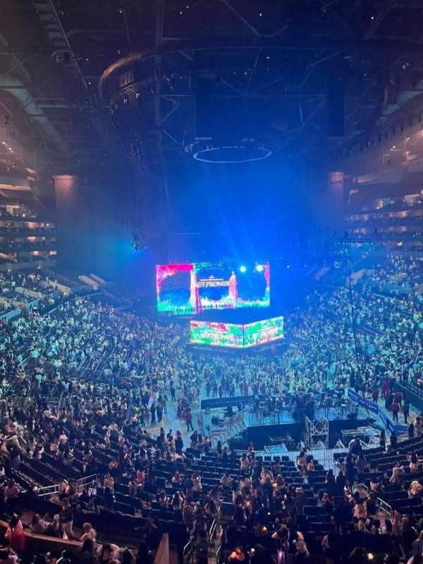 Crypto.com Arena, section: Suite B33, row: 1, seat: 3