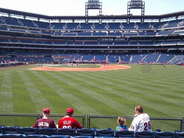 Citizens Bank Park, section: 104, row: 7, seat: 12