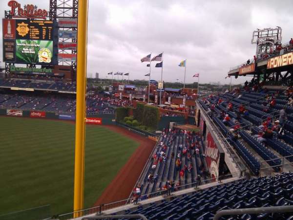 Citizens Bank Park, section: 207, row: 9, seat: 3