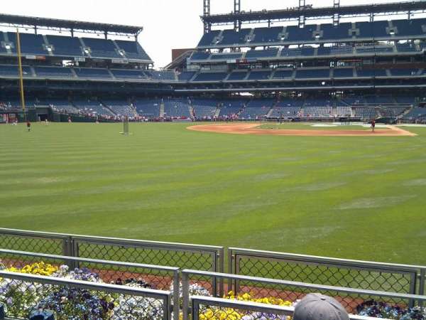 Citizens Bank Park, section: 142, row: 3, seat: 4