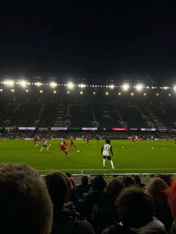 Craven Cottage, section: GL, row: DD, seat: 129
