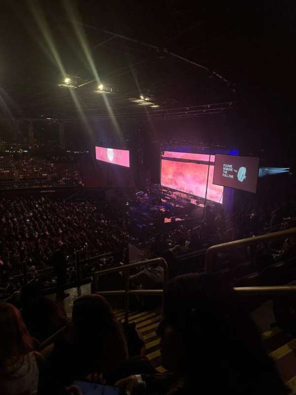 Kia Forum, section: 209, row: 10, seat: 13