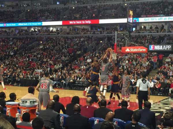 United Center, section: 121, row: 4, seat: 8