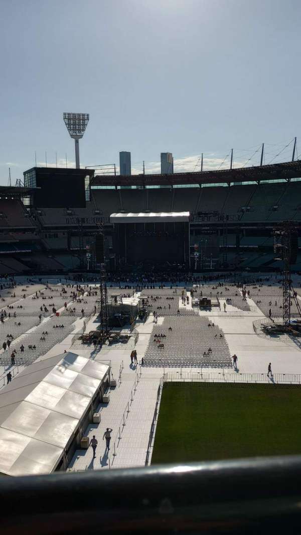 Melbourne Cricket Ground, section: Q2, row: A, seat: 10