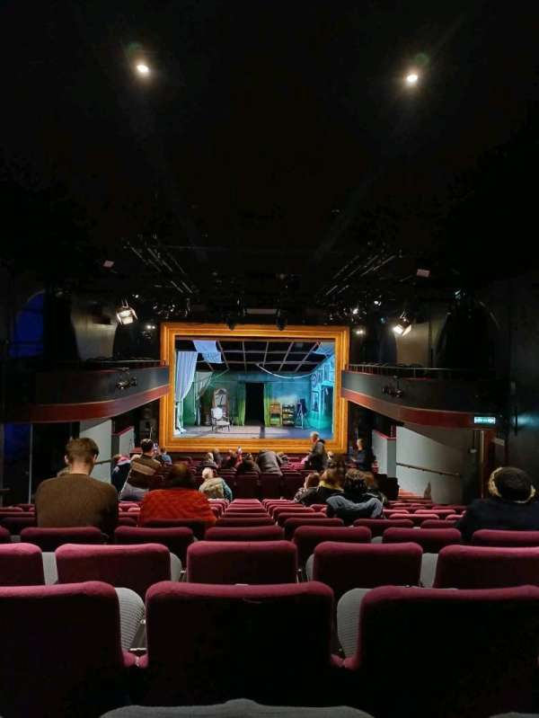 Charing Cross Theatre, section: stalls, row: X, seat: 7