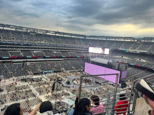 MetLife Stadium, section: 318, row: 10, seat: 15
