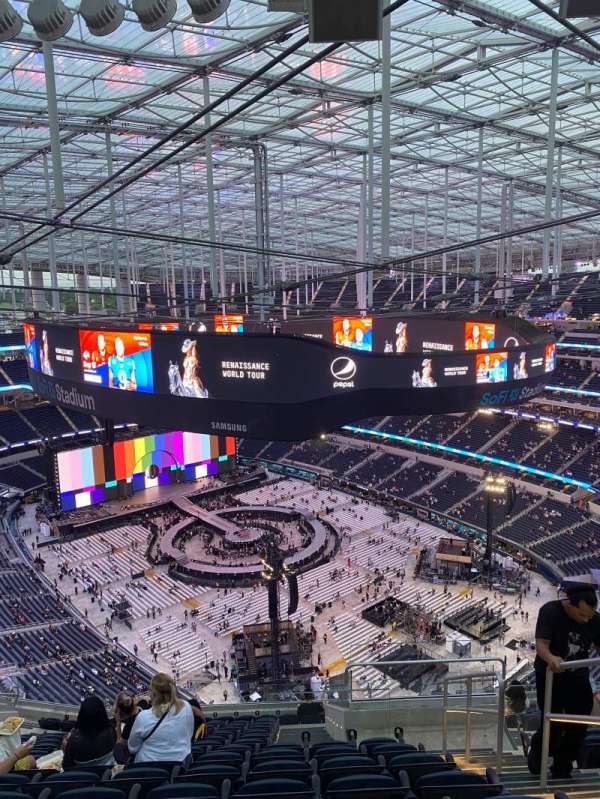 SoFi Stadium, section: 523, row: 16, seat: 3