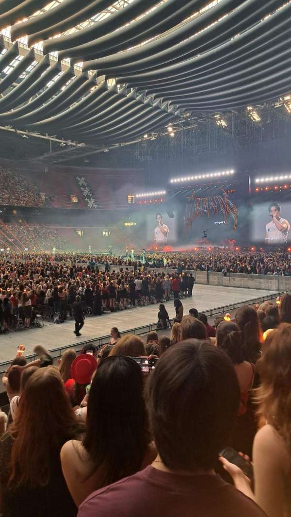 Johan Cruijff ArenA, section: 121, row: 6, seat: 211