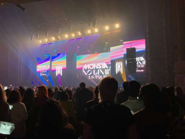 Chicago Theatre, section: MNFL2R, row: F, seat: 206