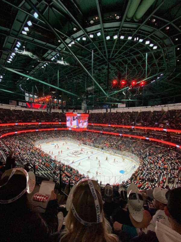Honda Center, section: 428, row: H, seat: 8