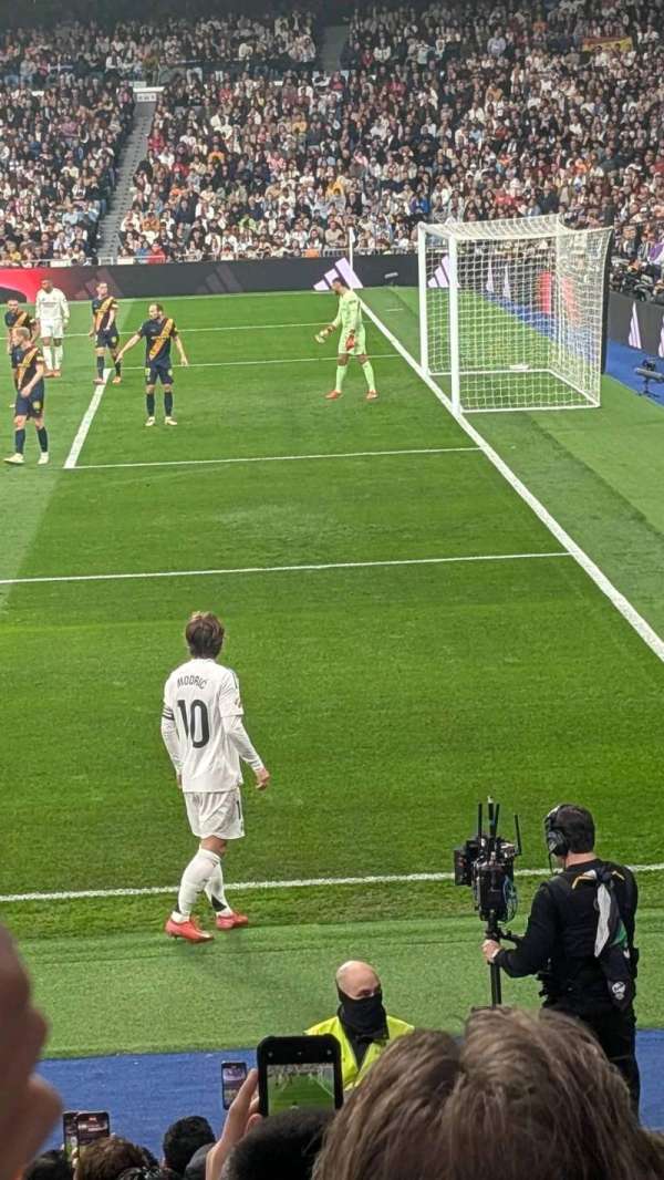 Santiago Bernabéu Stadium, section: 127, row: 16, seat: 11