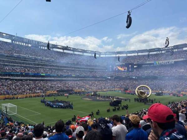 MetLife Stadium, section: 118, row: 32, seat: 25