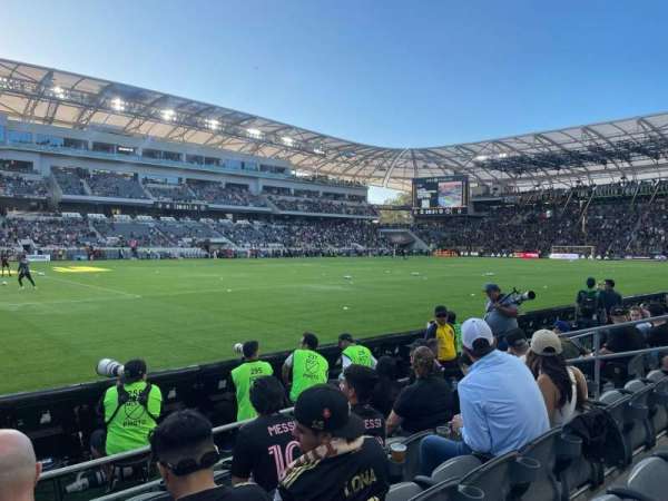 BMO Stadium, section: 117, row: E, seat: 12