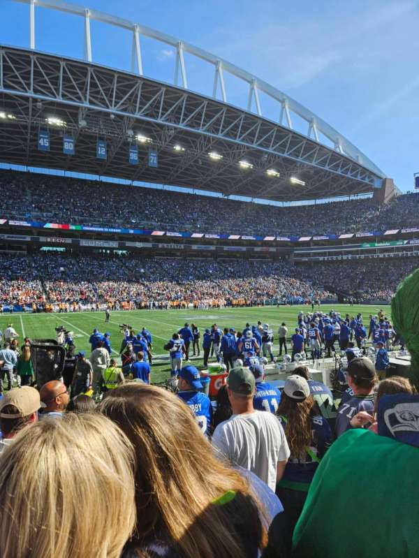 Lumen Field, section: 137, row: E, seat: 9