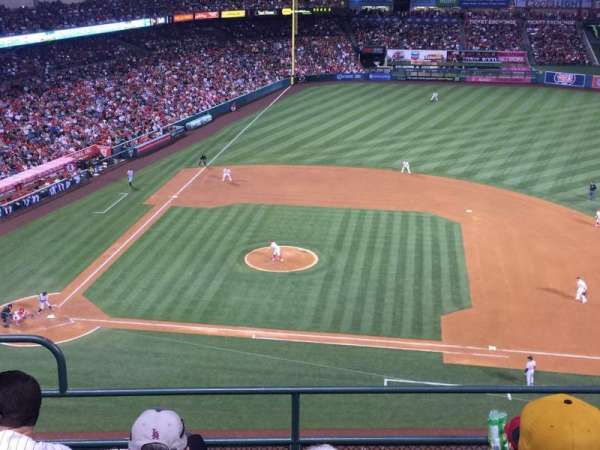 Angel Stadium, section: 425, row: E, seat: 3