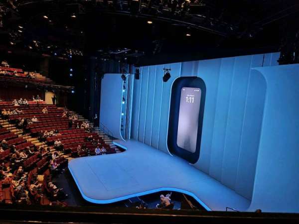 Vivian Beaumont Theater, section: Loge R, row: A, seat: 511