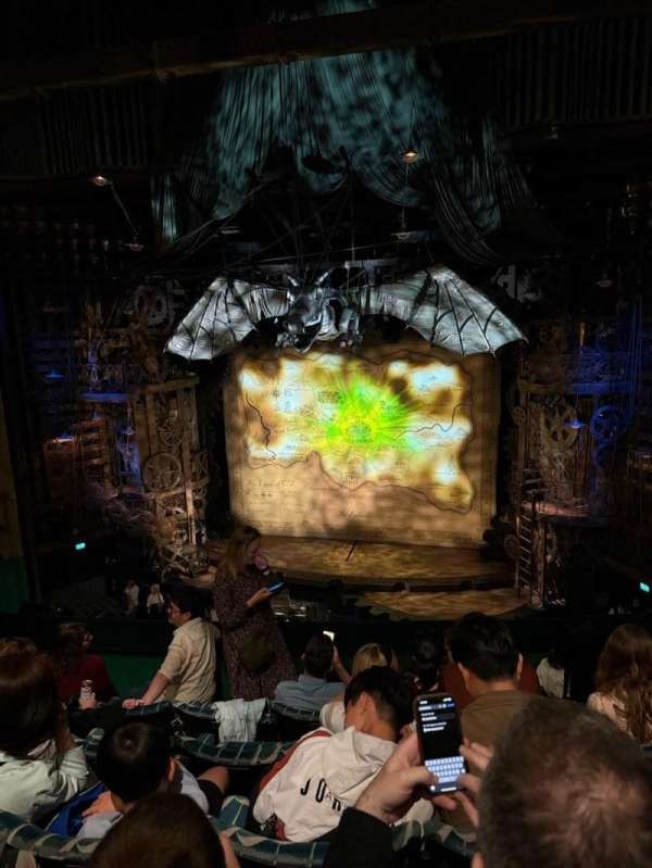 Apollo Victoria Theatre, section: Dress Circle, row: E, seat: 16