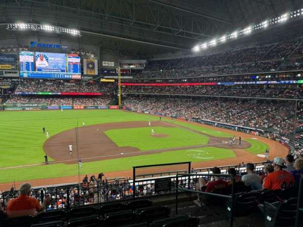 Daikin Park, section: 211, row: 6, seat: 14