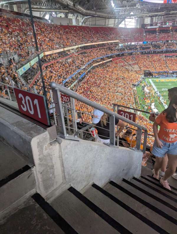 Mercedes-Benz Stadium, section: 301, row: 7, seat: 22