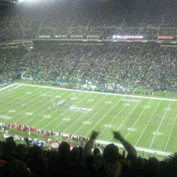 Lumen Field, section: 305, row: EE, seat: 16