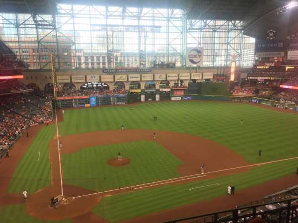 Daikin Park, section: 323, row: 3, seat: 4