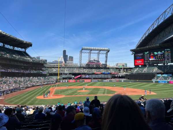 T-Mobile Park, section: 125, row: 32, seat: 4