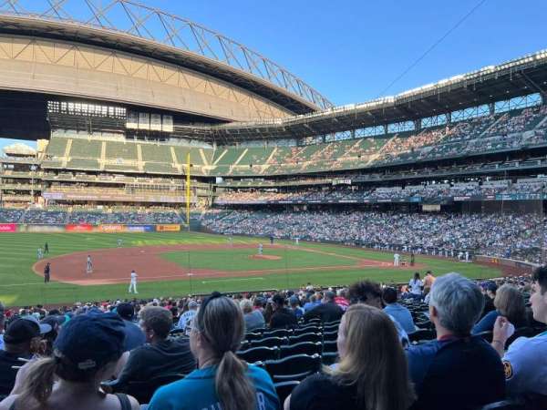 T-Mobile Park, section: 140, row: 32, seat: 10