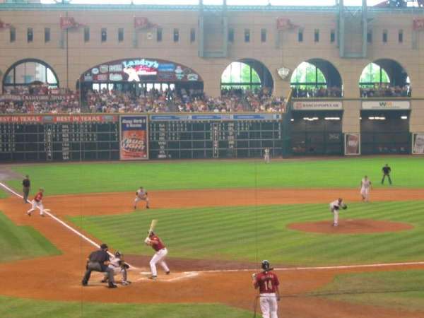 Daikin Park, section: 122, row: 8, seat: 2