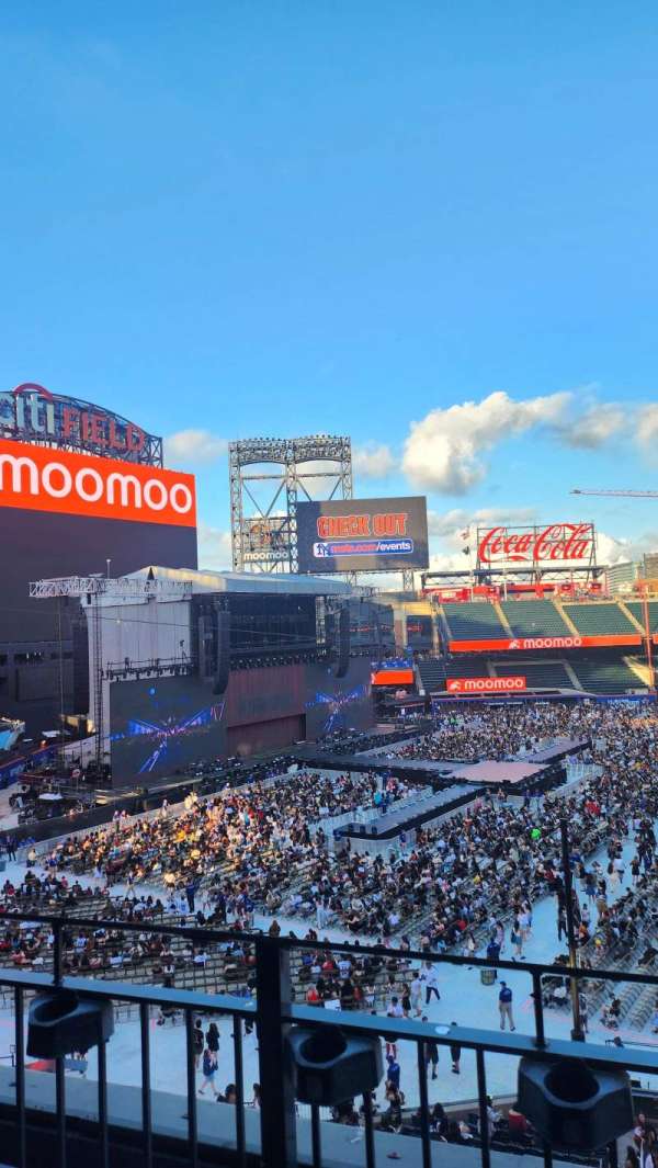 Citi Field, section: 331, row: 2, seat: 14