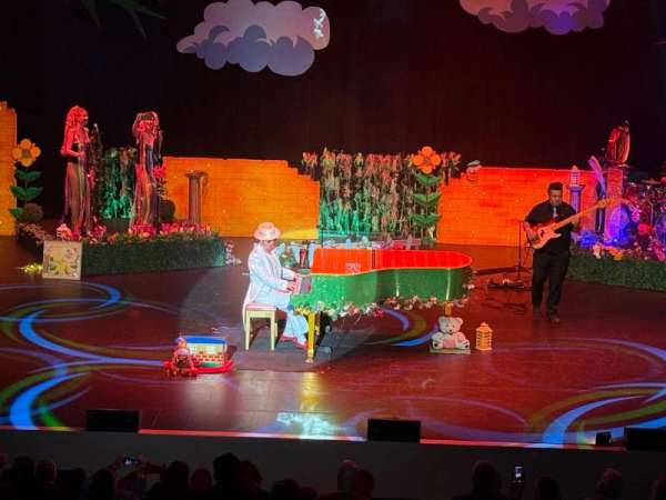 Genesee Theatre, section: Loge C, row: E, seat: 213