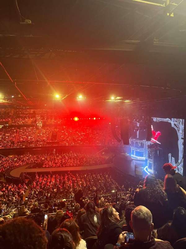Kia Forum, section: 210, row: 14, seat: 10