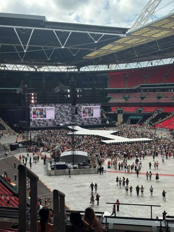 Wembley Stadium, section: 218, row: 15, seat: 100