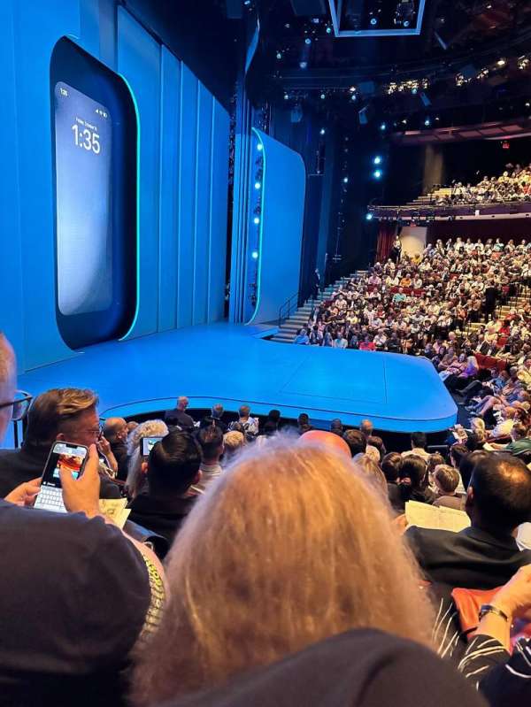 Vivian Beaumont Theater, section: Orchestra L, row: L, seat: 113