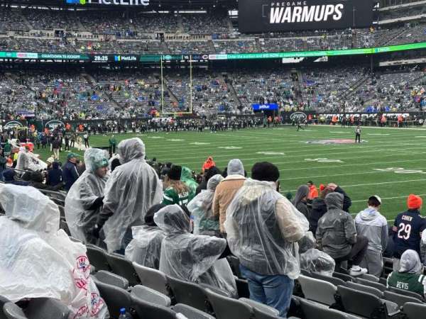 MetLife Stadium, section: 106, row: 10, seat: 12