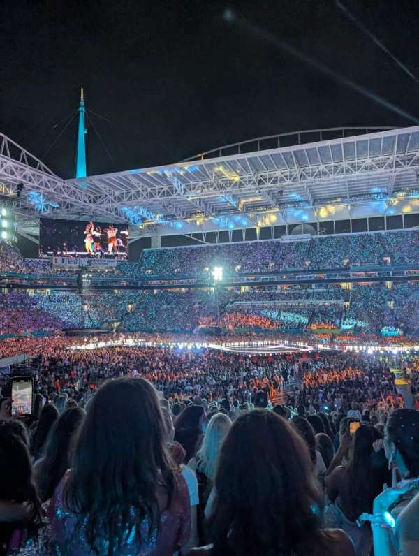 Hard Rock Stadium, section: 116, row: 27, seat: 21