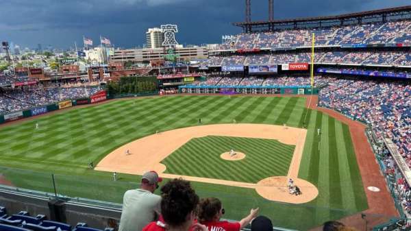 Citizens Bank Park, section: 324, row: 4, seat: 5