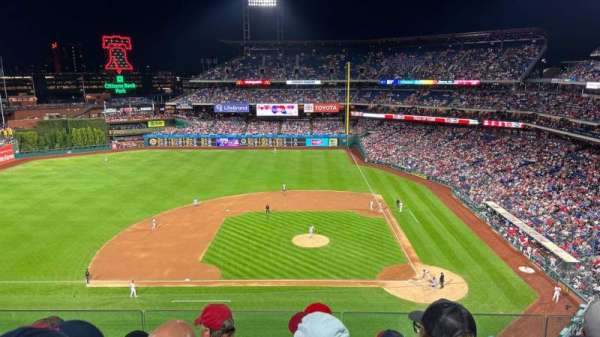 Citizens Bank Park, section: 325, row: 4, seat: 16