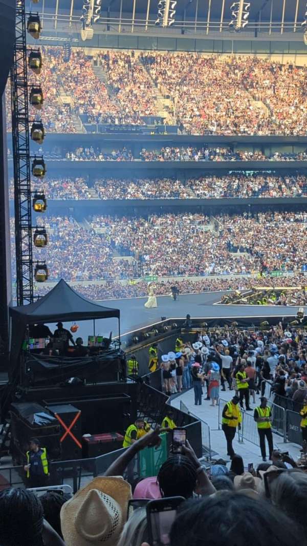 Photo by BethB at Tottenham Hotspur Stadium