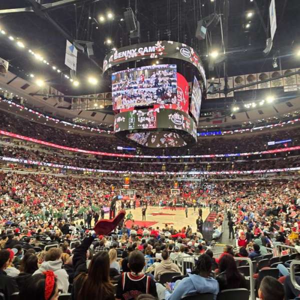 United Center, section: 116, row: 10, seat: 5