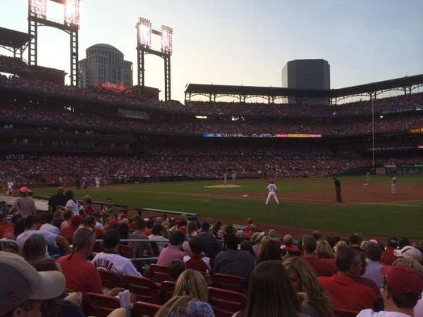 Busch Stadium, section: 140D, row: M, seat: 9