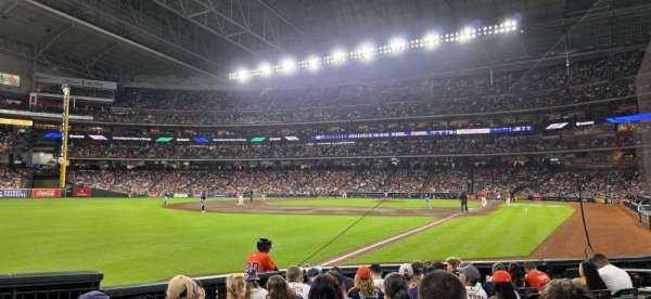 Daikin Park, section: 106, row: 9, seat: 8