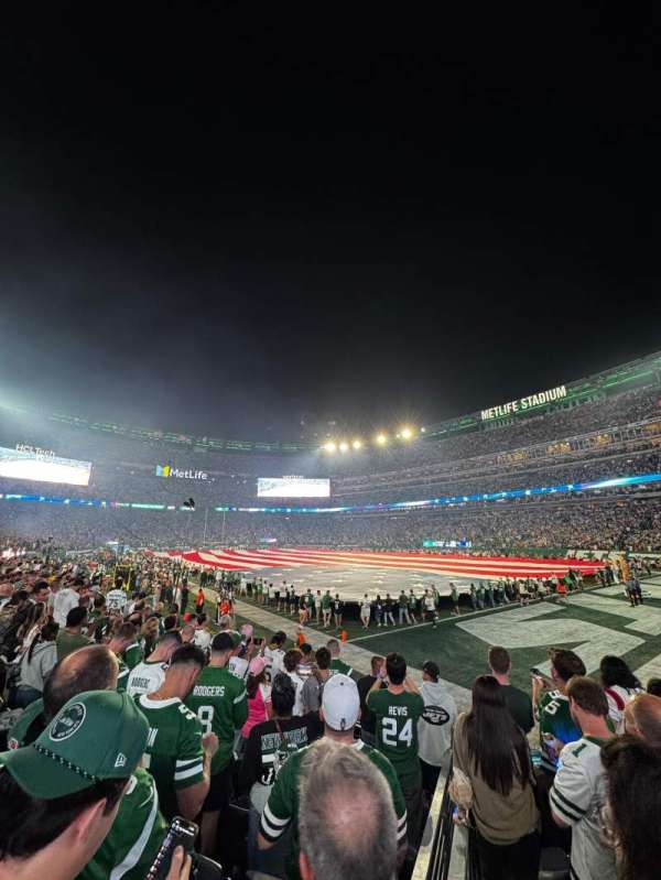 MetLife Stadium, section: 106, row: 7, seat: 9