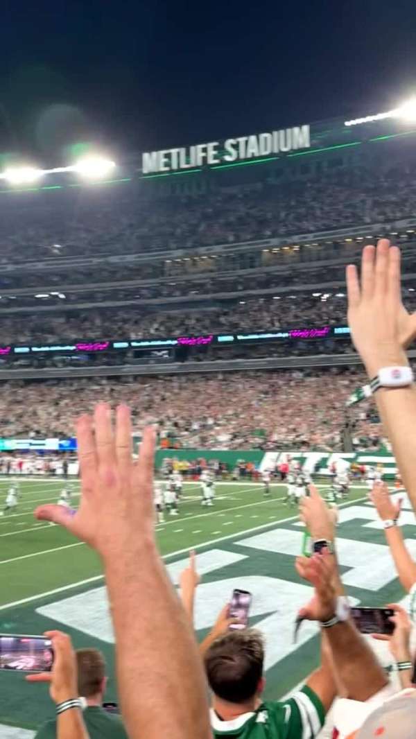 MetLife Stadium, section: 106, row: 7, seat: 9