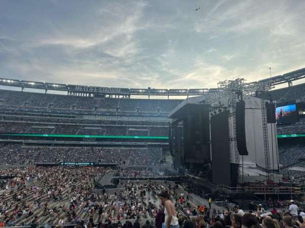 MetLife Stadium, section: 111C, row: 21, seat: 10