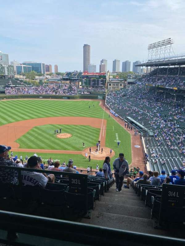 Wrigley Field, section: 414L, row: 1, seat: 4
