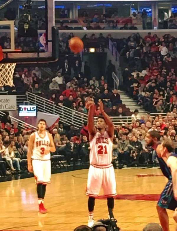 United Center, section: 105, row: L, seat: 7