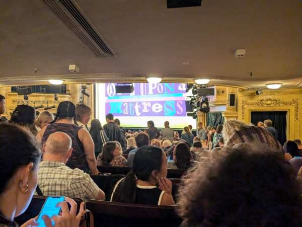 Hudson Theatre, section: Orchestra R, row: U, seat: 6